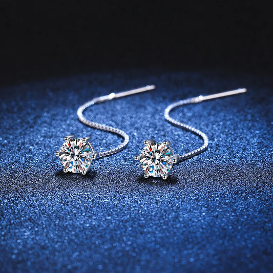 Boucles d'oreilles pendantes à six griffes en argent sterling 925 avec moissanite de 0,50 carat, idéales pour offrir en cadeau, vue de face