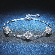 Bracelet en argent sterling 925 en forme de trèfle à quatre feuilles avec moissanite de 0,60 carat, chaîne élégante, idéal pour offrir en cadeau, vue de face